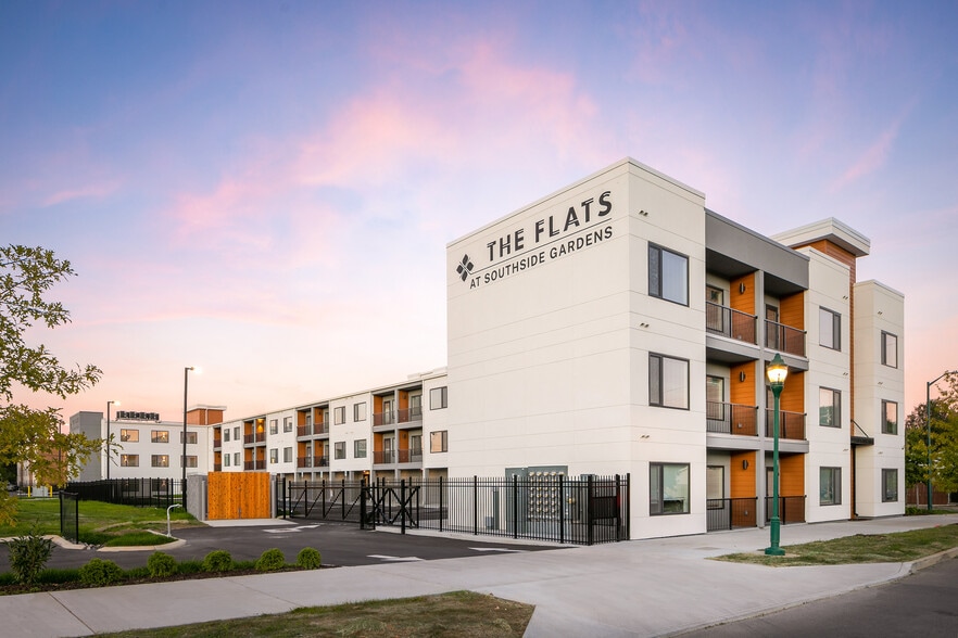Primary Photo - The Flats at Southside Gardens