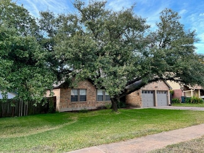 Building Photo - Beautiful home for lease in desirable Milw...