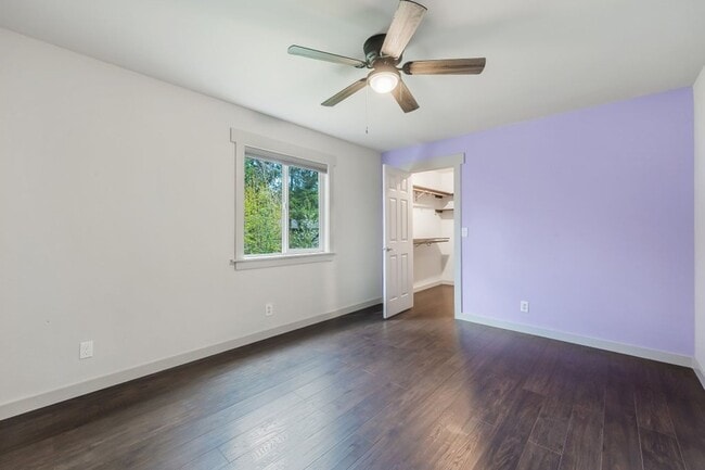 Building Photo - Emerald Estates 4 bed 2 bath with fenced yard