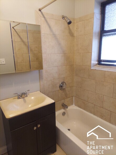 Building Photo - 4419 N Wolcott Ave