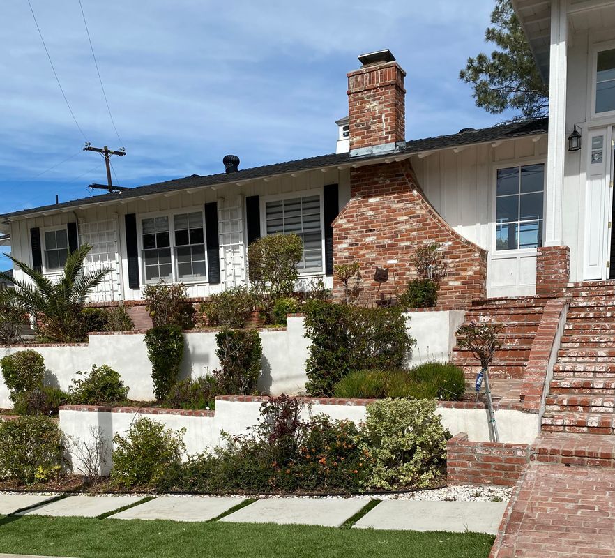 Building Photo - 1110 W Muirlands Dr