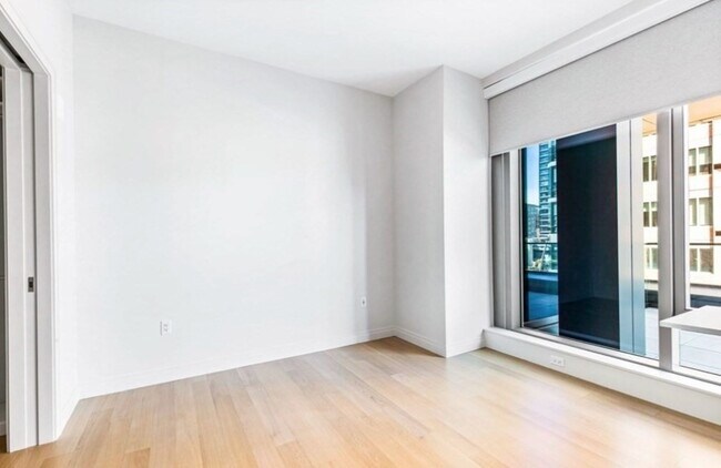 Building Photo - 135 Seaport Blvd
