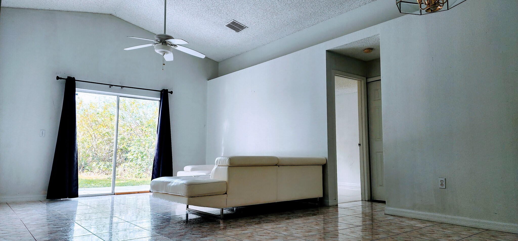 Livingroom - 4002 Bolinas Ct