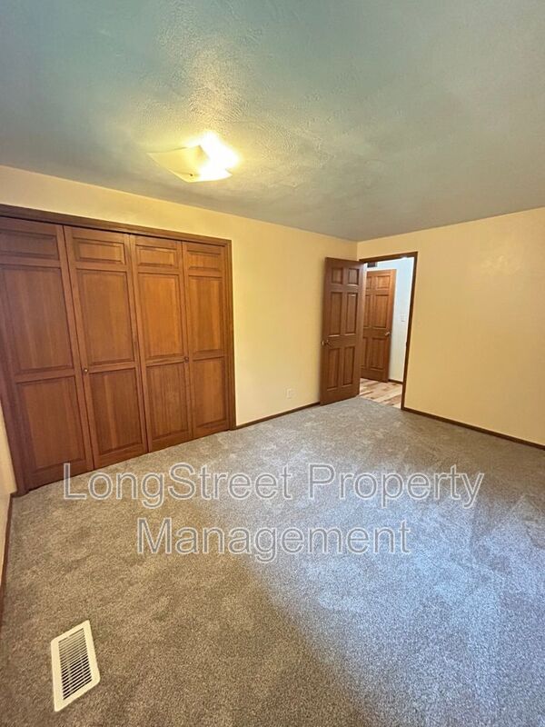 Building Photo - 3325 NW Circle Blvd