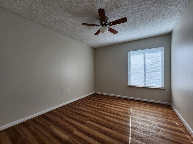 Building Photo - Gorgeous 3-Bedroom, 2.5-Bathroom Townhome in Winter Haven