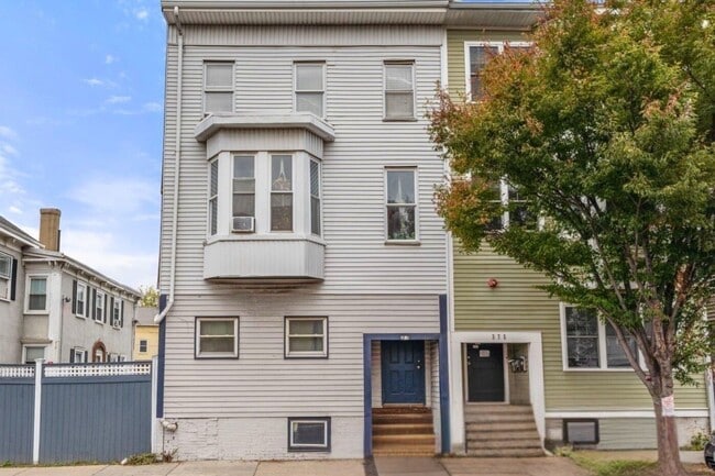 Building Photo - 377 Dorchester St