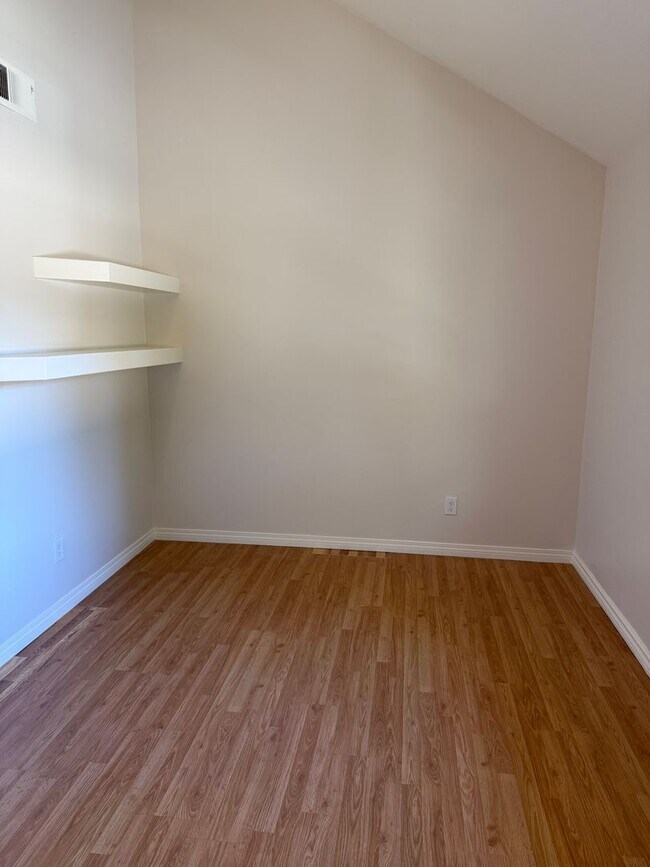 Building Photo - SPACIOUS 1 BEDROOM, 1.5 BATHROOM TOWNHOME IN SAN JOSE. MUST SEE!!!