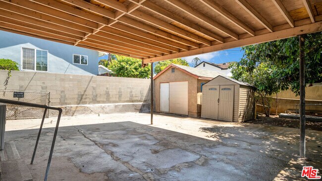 Building Photo - 472 N Ezra St
