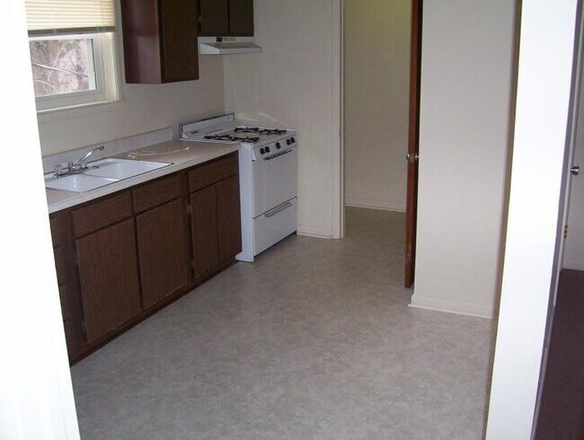 Building Photo - 3 bedroom in Madisonville KY 42431