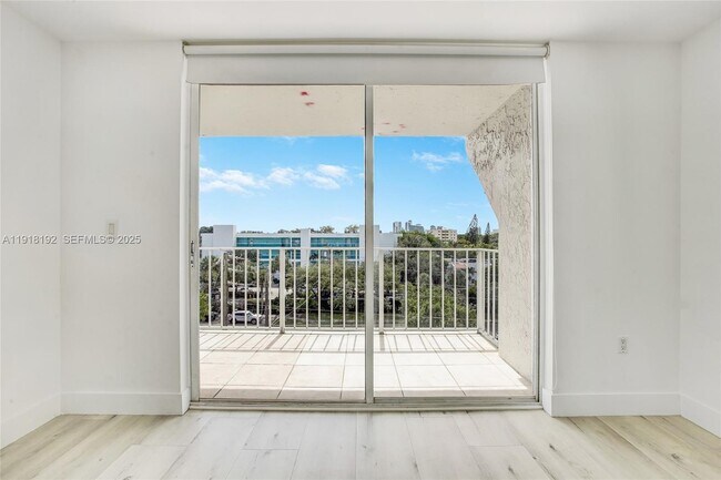 Building Photo - 650 NE 64th St