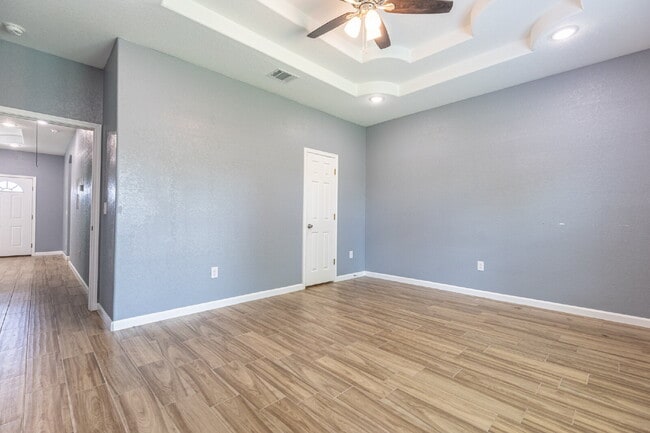 Building Photo - 479 Corliss