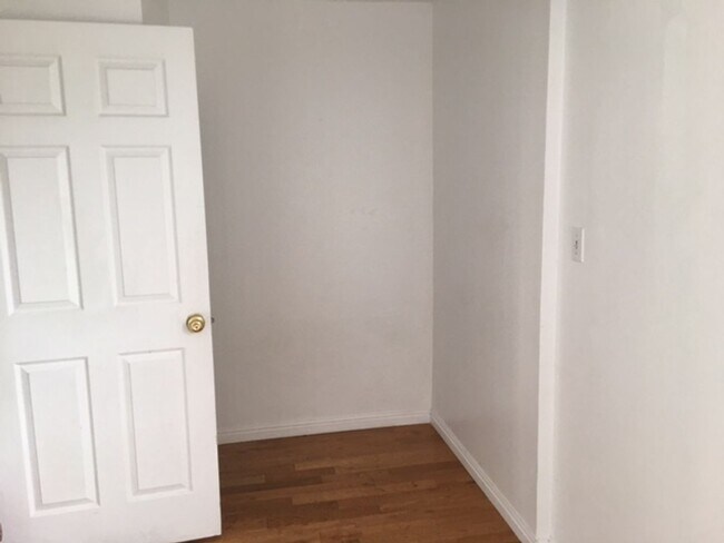 Building Photo - Foothill Condo