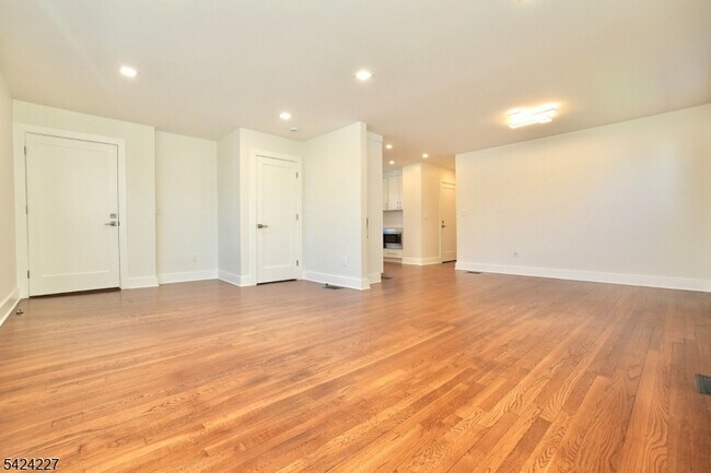 Building Photo - 25 Sanford Ave