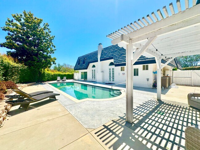Building Photo - Breathtaking Custom Country Two-Story Home, Fully Remodeled & Beautifully Appointed on Private 20...