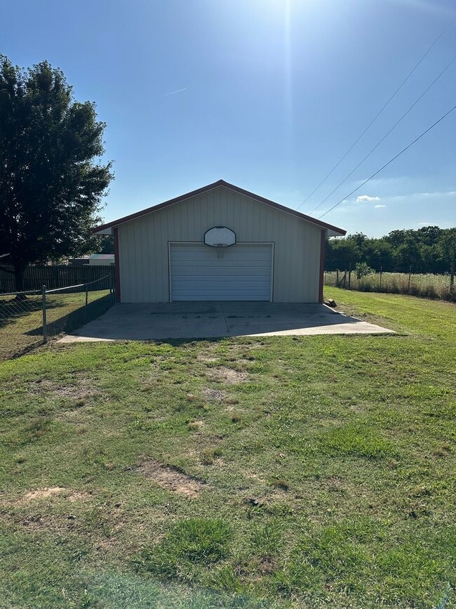 Building Photo - 476207 E 1094 Rd