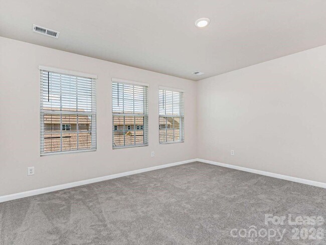 Building Photo - 15741 Country House St