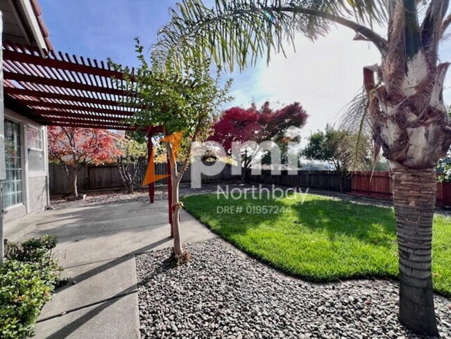 Building Photo - 3213 Hilton Head Dr