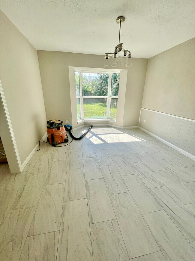 Building Photo - 1811 Hanbury Ct