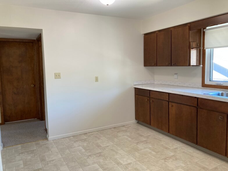 Kitchen - 425 6th Ave NW