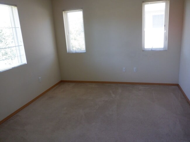 Building Photo - 2010 Garry Oaks Ave