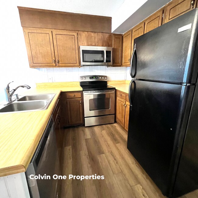 Building Photo - 303 E Montcastle Dr