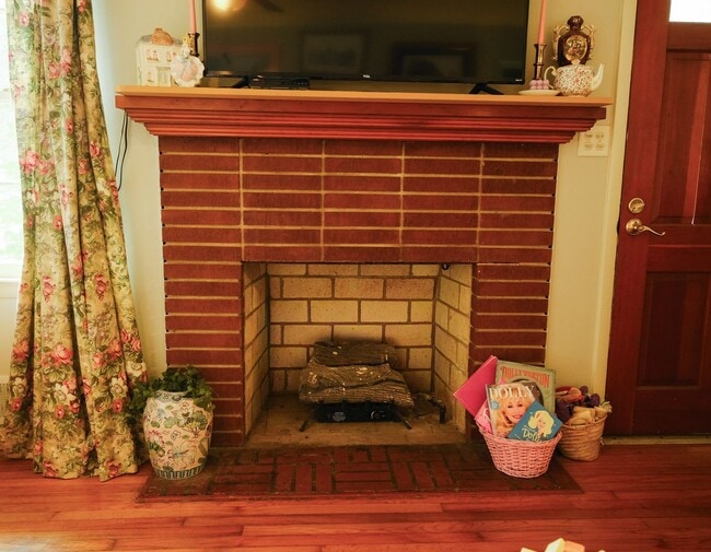 Building Photo - 51 S Main St