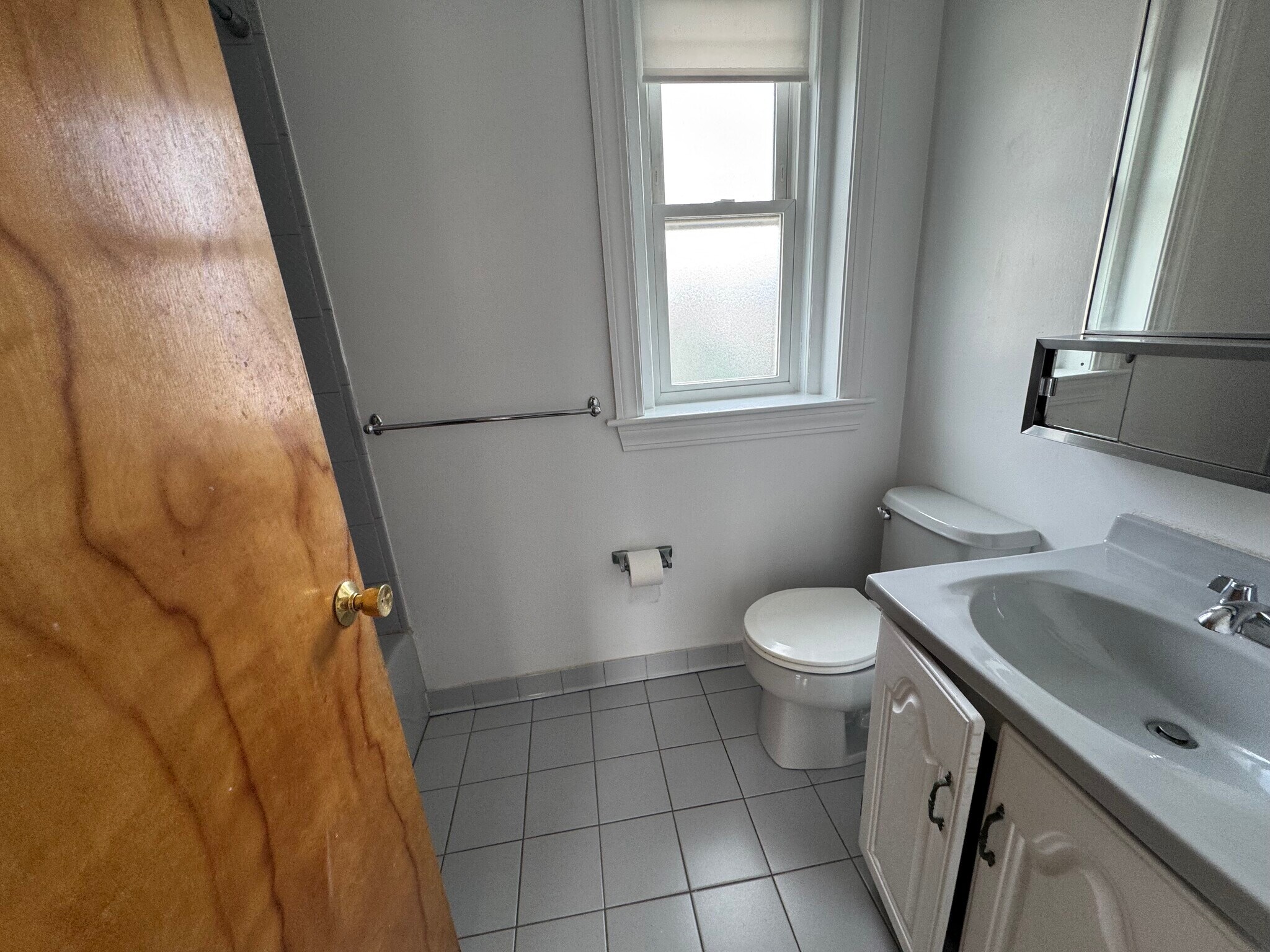 Building Photo - 146 Oxford St