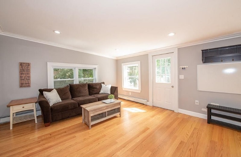 Building Photo - 5 Crescent St