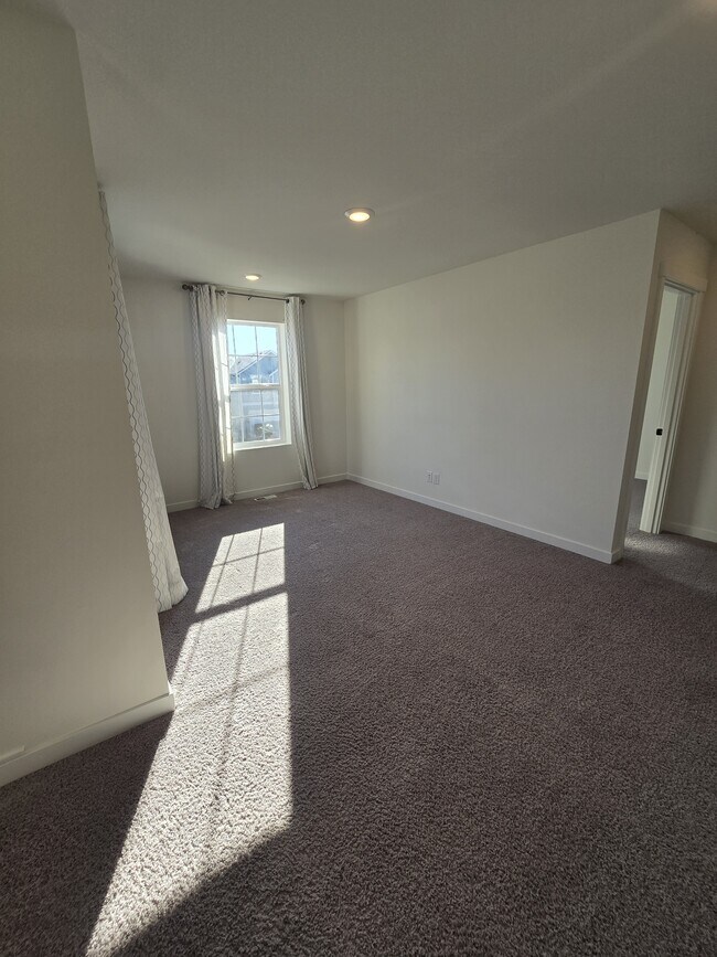 Building Photo - 903 Vine Maple Dr SE