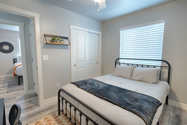 Building Photo - 1110 West Woodland Lake Road, Unit B