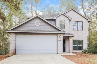 Building Photo - 612 Spruce Dr