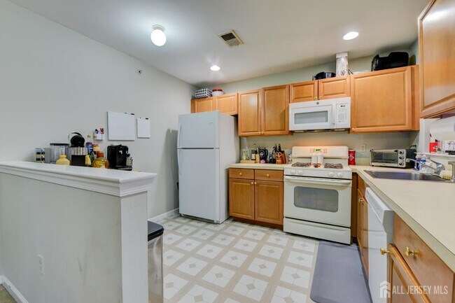 Building Photo - 38 Lackland Ave