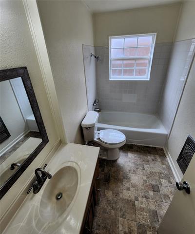 Building Photo - 14732 Oakwood Ln