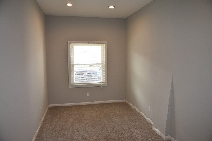 Building Photo - 352 E Hinman Ave