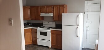 Building Photo - 117 Fellsway W