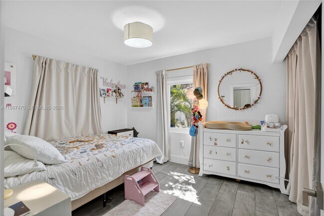 Building Photo - 837 Alberca St