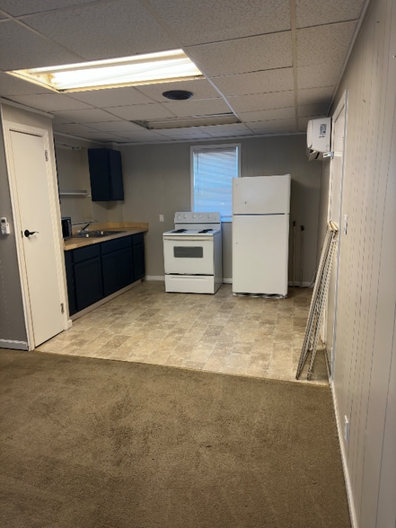 Building Photo - 138 Montrose Ave