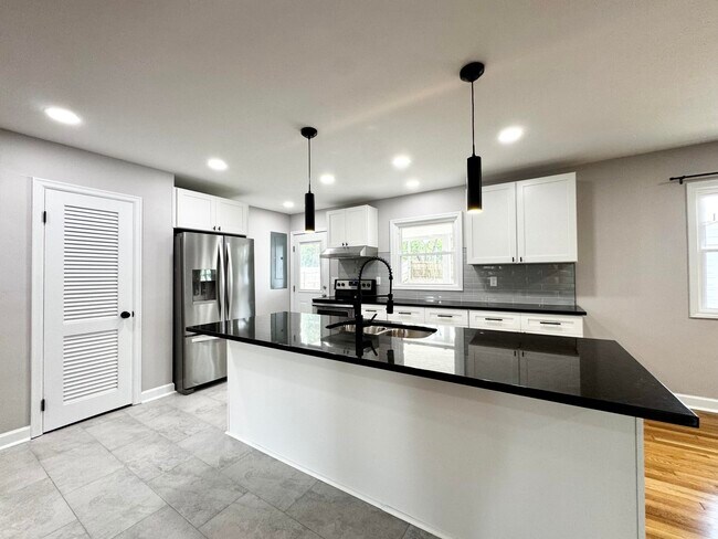 Building Photo - 1821 Blue Ridge Dr