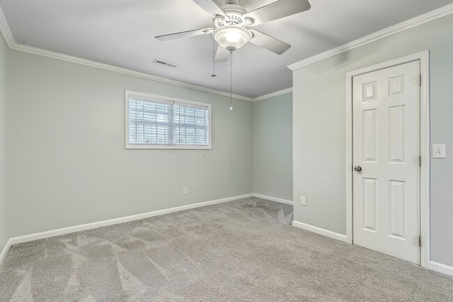 Building Photo - 502 Stinson Dr