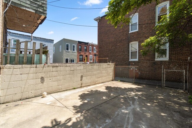 Building Photo - 2505 E Fayette St