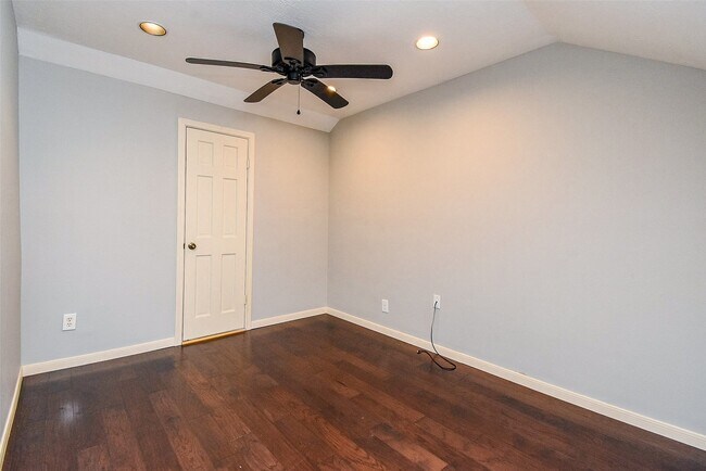 Building Photo - 755 Last Arrow Dr