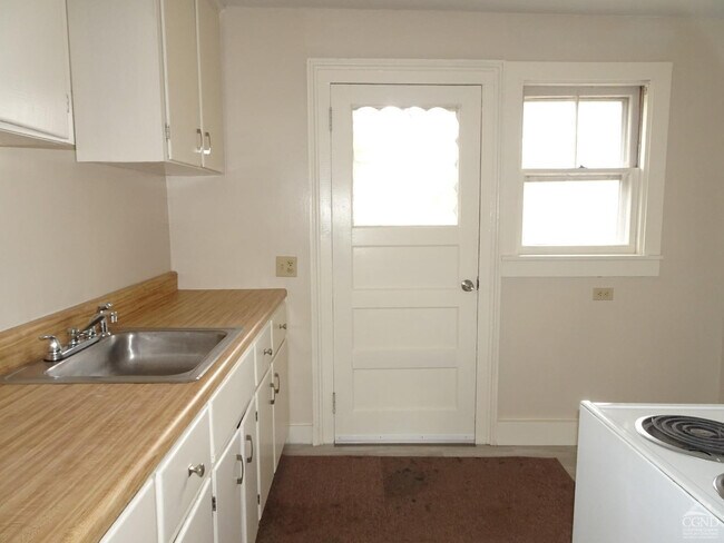 Building Photo - 167 NY-23