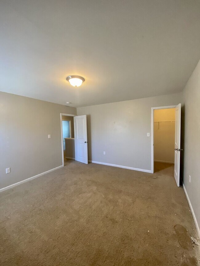Building Photo - 4BR/2.5BA Home Located in Hampden Village