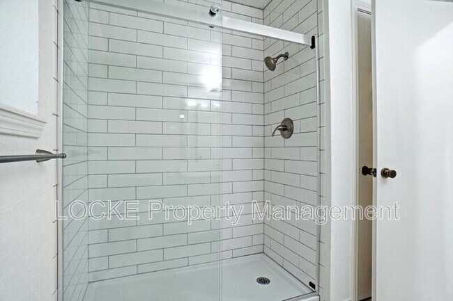 Building Photo - 4917 Ledgestone Dr