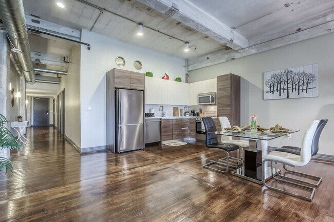 Building Photo - 500 S Ervay St