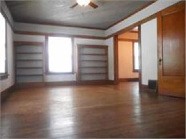 Building Photo - 992 8th St