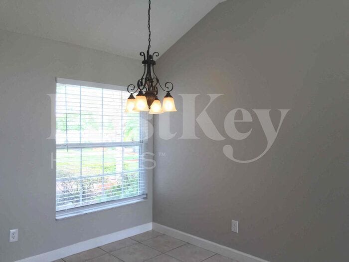 Building Photo - 3600 Molona Dr