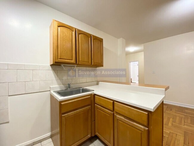 Building Photo - 707 W 171st St