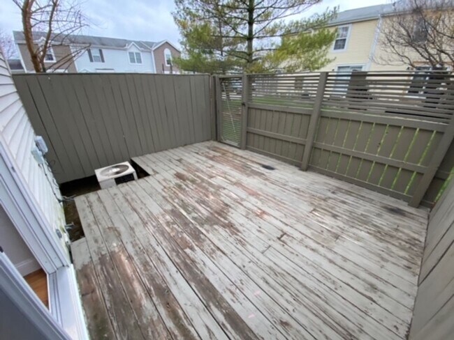 Building Photo - 5123 Singleton Dr