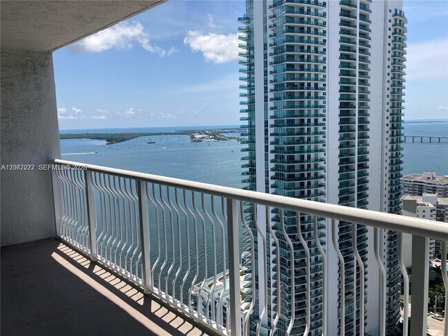 Building Photo - 1200 Brickell Bay Dr